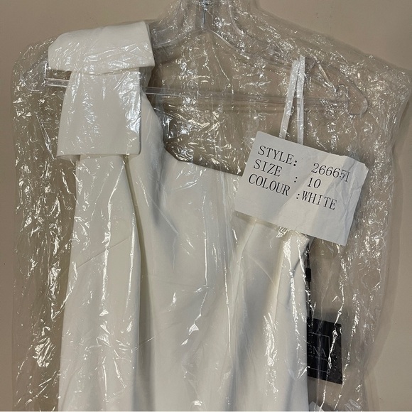 NWT IEENA MAC DUGGAL 26665 One Shoulder Bow Detail Side Slit White Gown, Sz10 - Picture 3 of 8